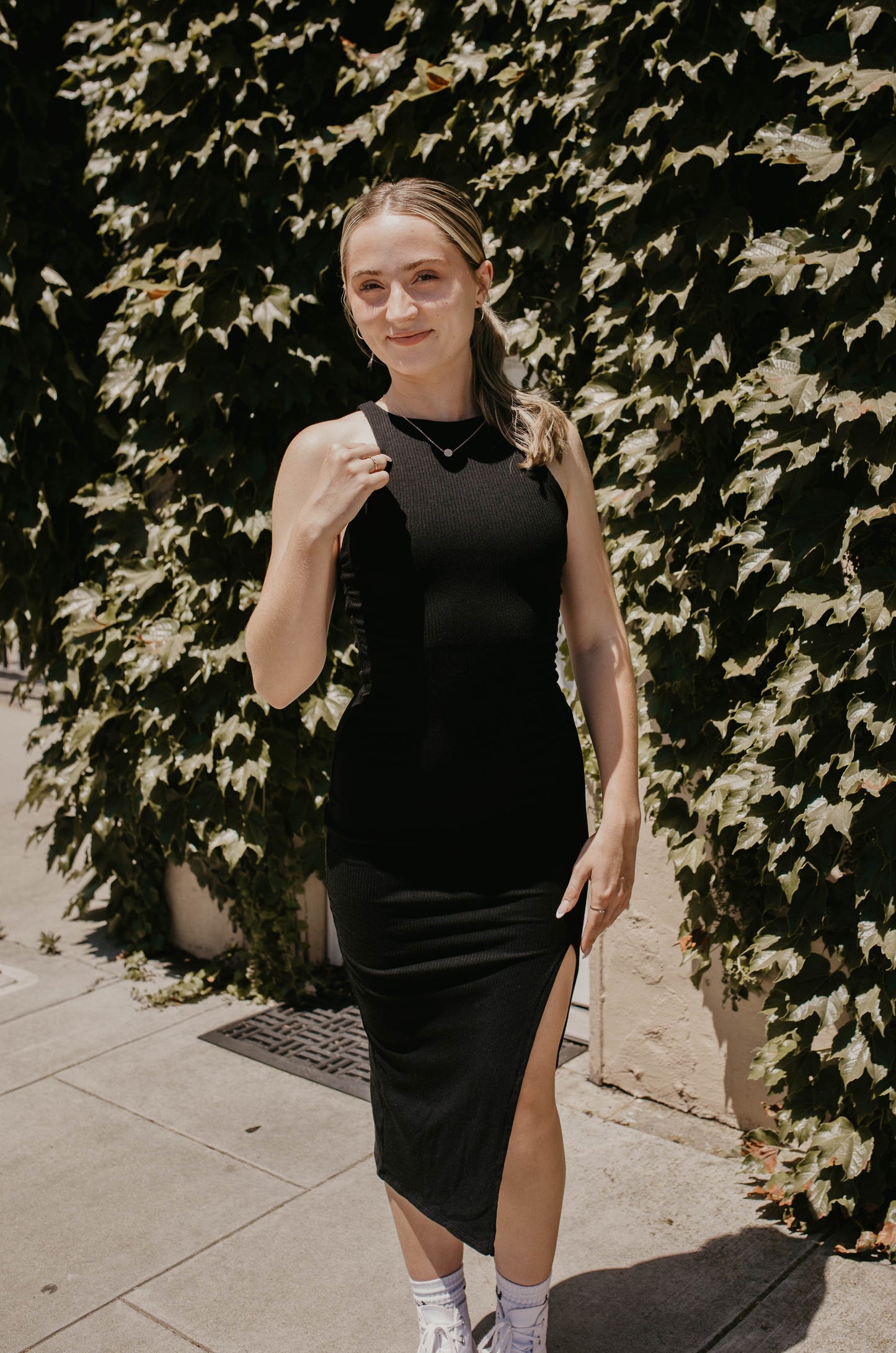 Sleeveless round neck ribbed bodycon midi dress